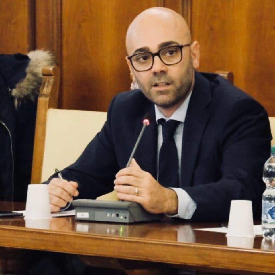 Al momento stai visualizzando Gualtieri inspiegabilmente lascia a casa migliaia di professionisti vincitori di concorso