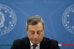 Scopri di più sull'articolo BARBARA LEZZI CONTRO DRAGHI