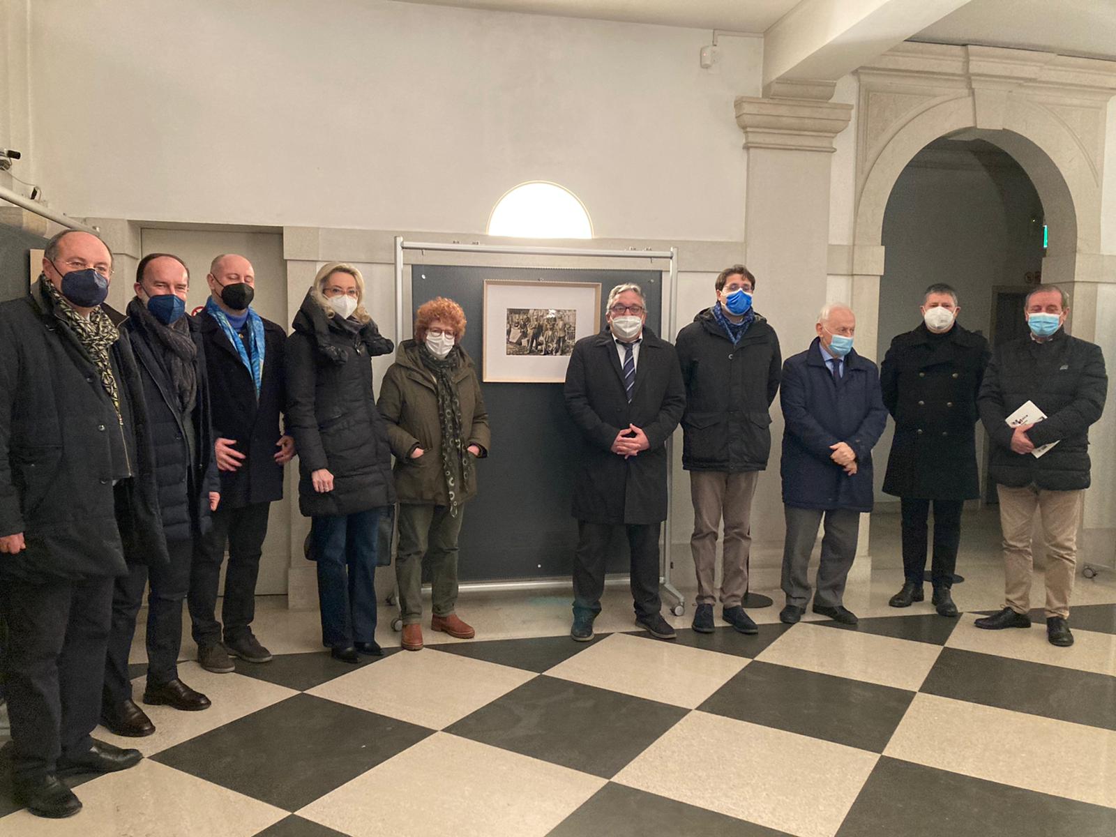 Scopri di più sull'articolo Cultura: Gibelli, da foto mosaicisti Spilimbergo creatività e lavoro