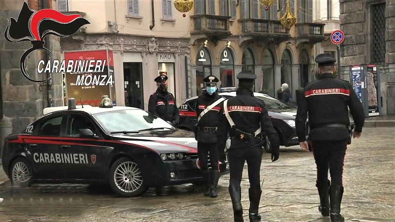 Scopri di più sull'articolo MONZA, TRE RAPINE IN POCHI GIRONI, MINORE FERMATO DAI CARABINIERI. NEL MIRINO FARMACIE, TABACCHERIE E SUPERMARKET