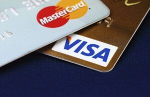 Scopri di più sull'articolo VISA E MASTERCARD SOSPENDONO SERVIZI BANCARI IN RUSSIA