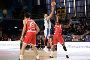 Scopri di più sull'articolo La Blu Basket vince lo scontro di vertice con Pistoia