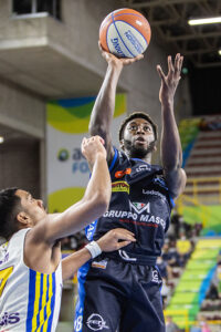 Scopri di più sull'articolo BASKET: TREVIGLIO SI BATTE VERONA VINCE