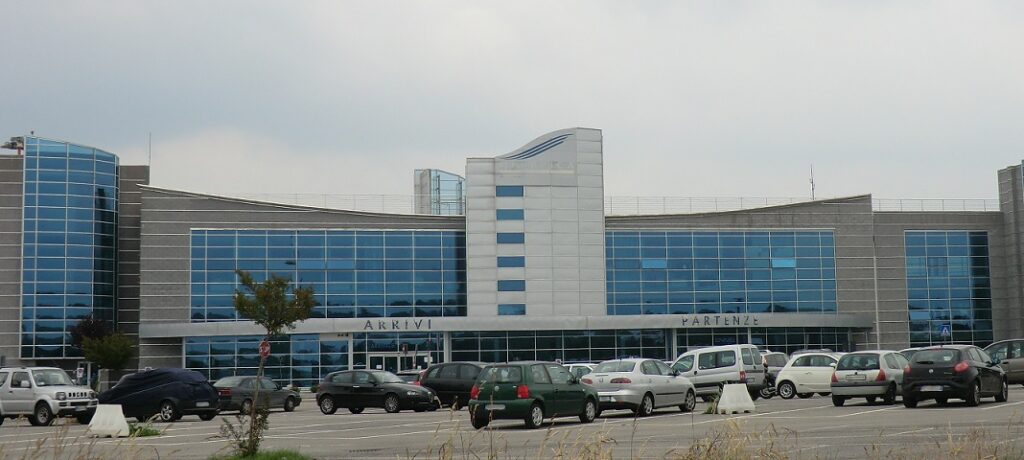 Scopri di più sull'articolo RISTORO DA 2,7 MILIONI PER GLI AEROPORTI DI TORINO E LEVALDIGI