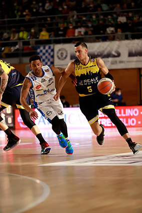 Scopri di più sull'articolo BASKET: TREVIGLIO BATTE TORINO