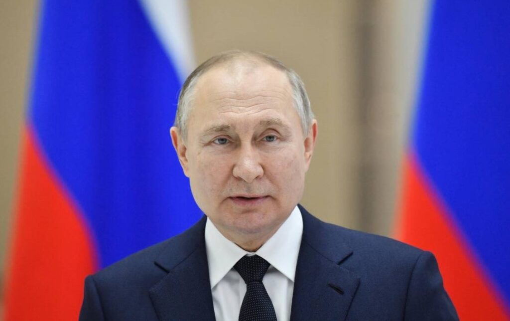Scopri di più sull'articolo Vladimir Putin il primo test del missile balistico intercontinentale Sarmat: “Questa arma unica sarà presa in considerazione da coloro che stanno cercando di minacciare la Russia”