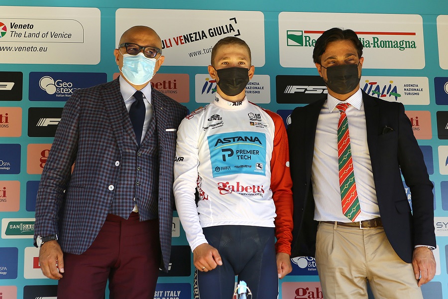 Scopri di più sull'articolo Adriatica Ionica Race: la maglia bianca del “miglior giovane” sarà griffata Gabetti anche nel 2022!