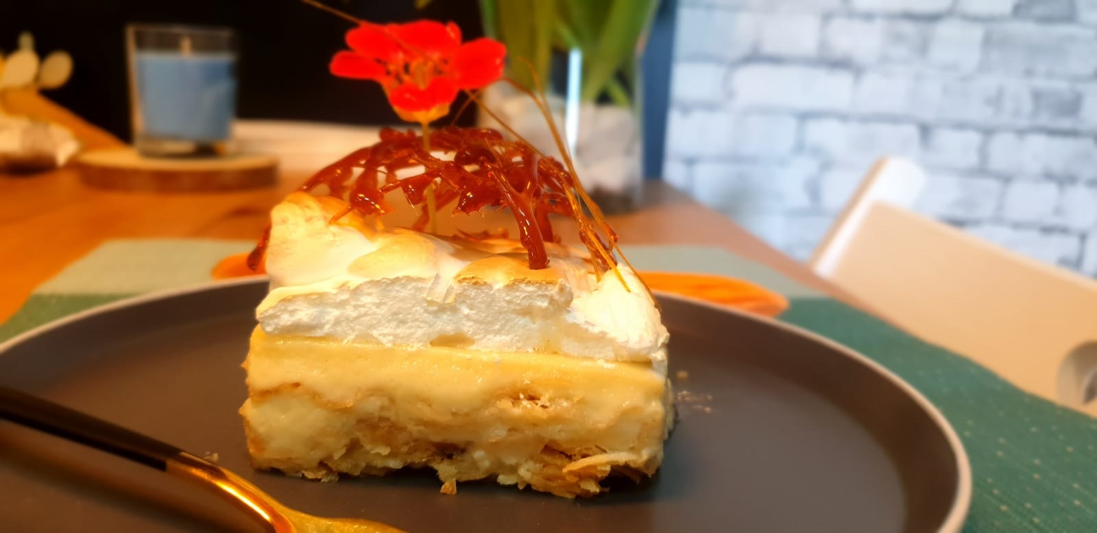 Scopri di più sull'articolo Torta di Yufka (pasta fillo) alla crema, meringata