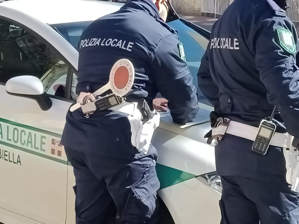Scopri di più sull'articolo BIELLA: SEQUESTRATO MEZZO SENZA ASSICURAZIONE  E PATENTE FALSA DEL GUIDATORE