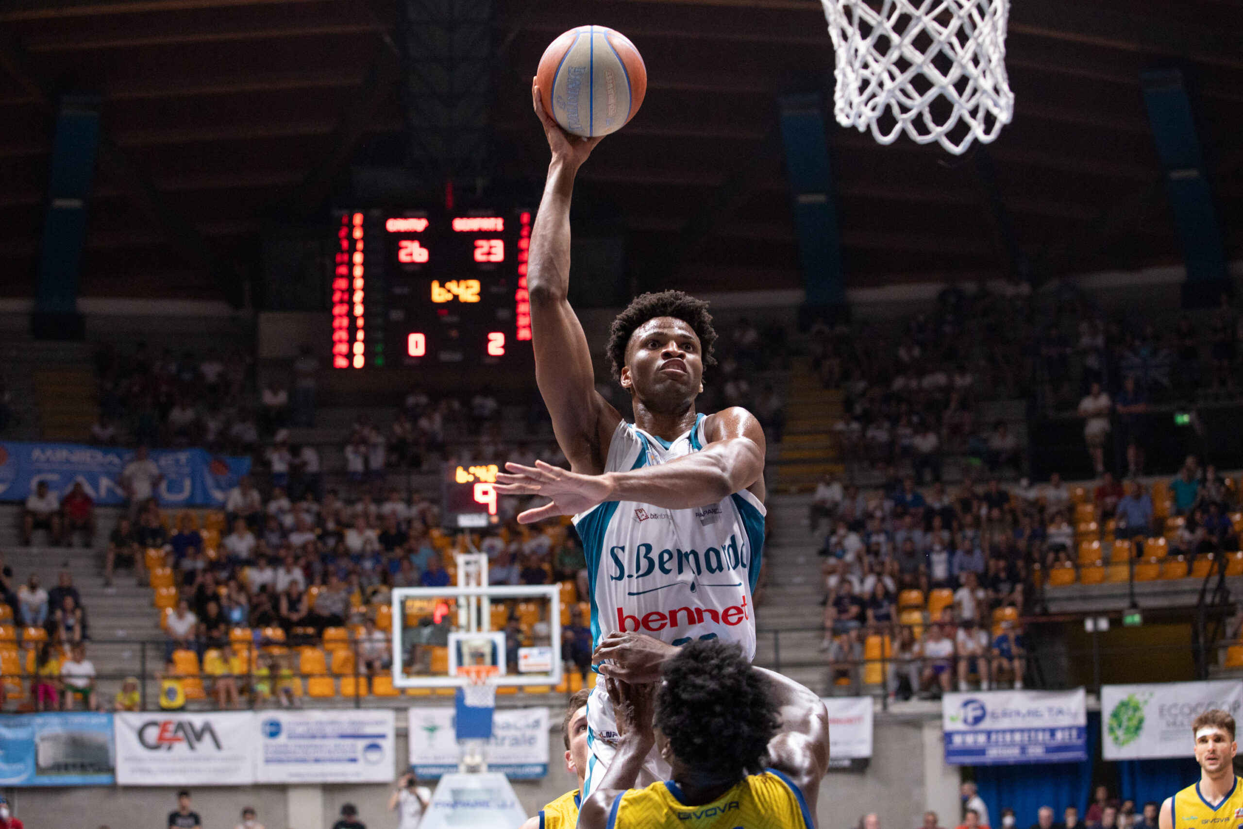 Al momento stai visualizzando CANTU’: JORDAN BAYEHE LASCIA LA CITTA’