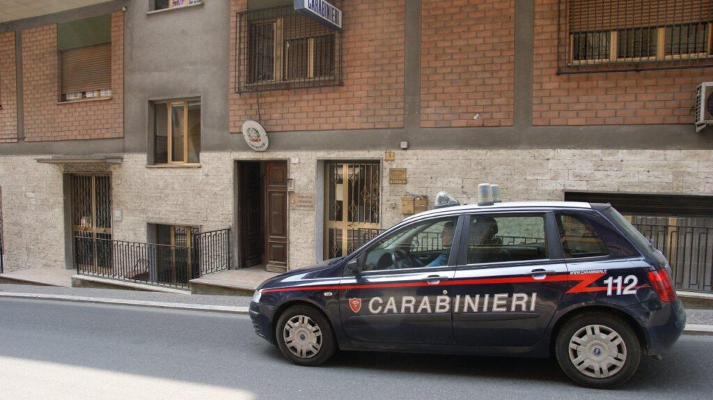 Scopri di più sull'articolo RIANO – INCENDIO SULLA VIA TIBERINA, CARABINIERI DI RIANO DENUNCIANO UN 54 ENNE