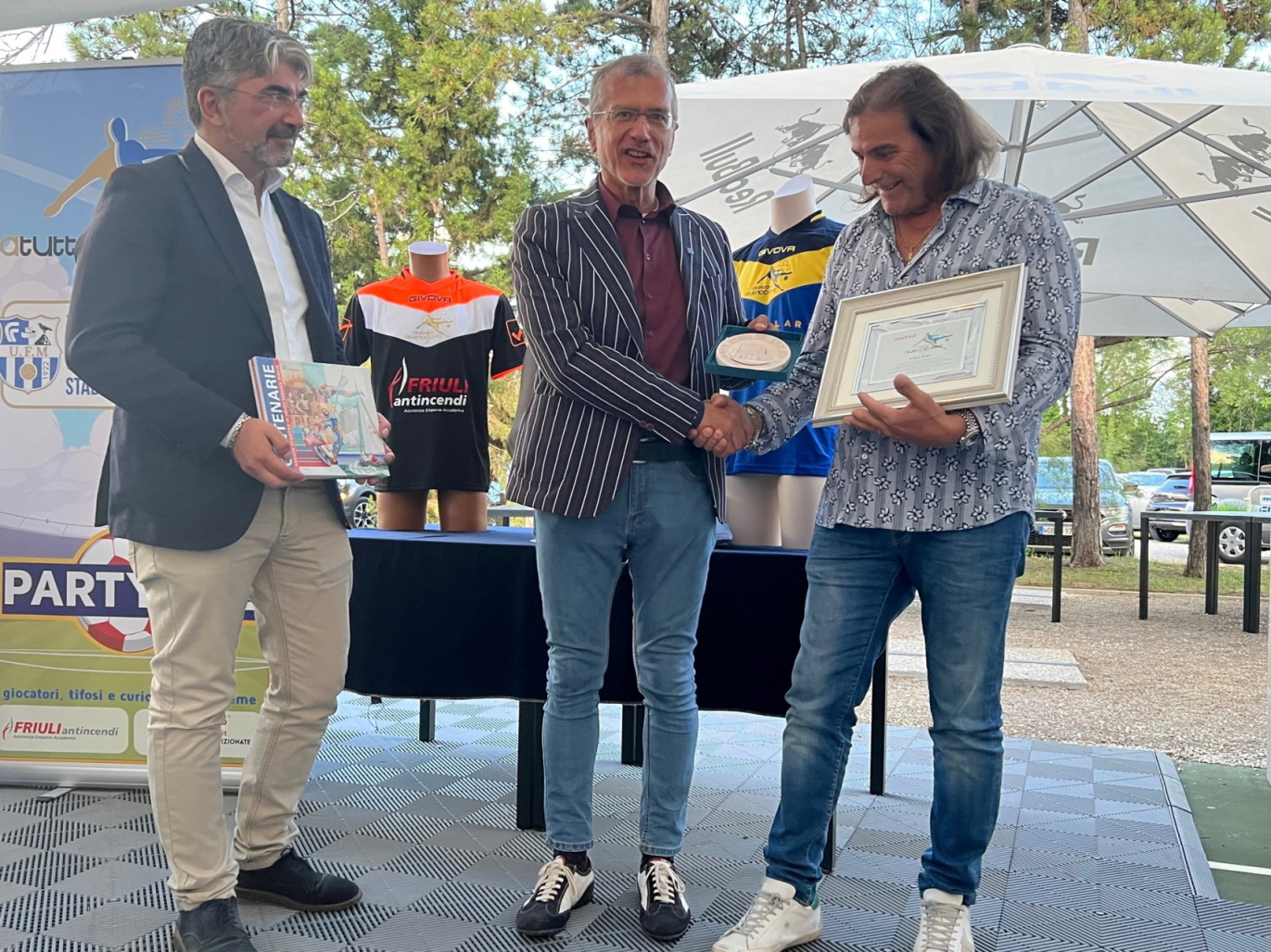 Al momento stai visualizzando ZANIN A MONFALCONE: FESTA CALCIO REGIONALE, SIMBOLO CAPARBIETĄ