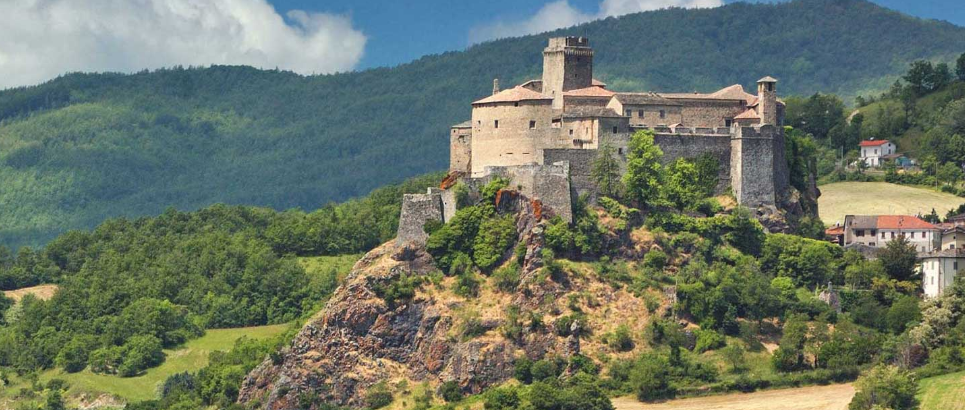 Scopri di più sull'articolo BARDI: LA FORTEZZA DI BARDI SUGLI APPENNINI LUOGO INCANTEVOLE