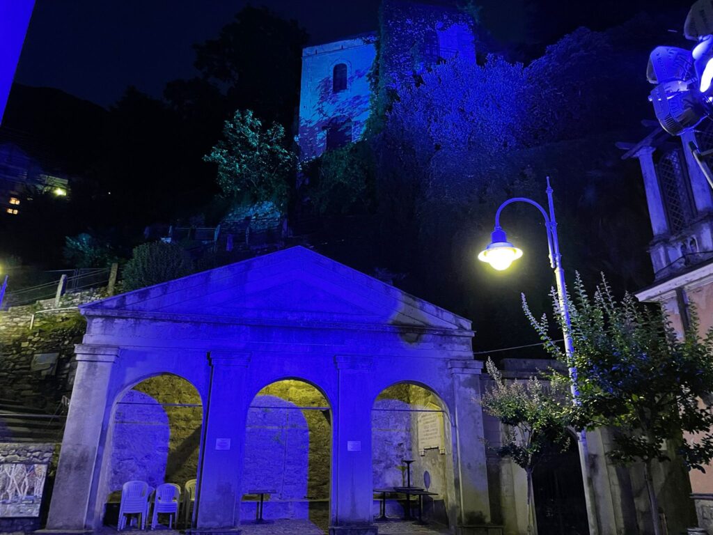 Scopri di più sull'articolo Il borgo di Blevio si tinge di blu per l’inaugurazione del Festival Casta Diva