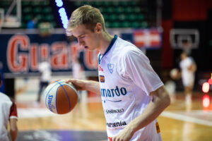 Scopri di più sull'articolo CANTU’: ILIA BOEV SALUTA CANTU’