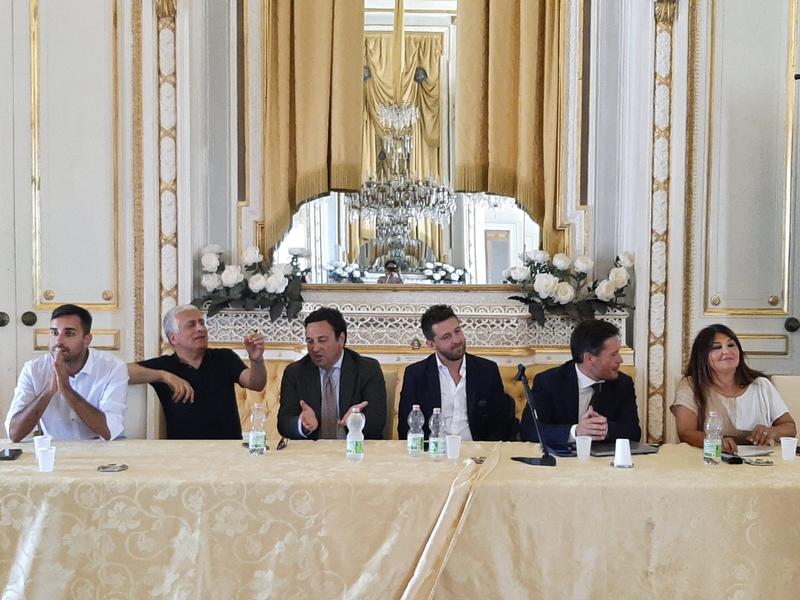 Al momento stai visualizzando CATANZARO: ORSOMARSO ANNUNCIA ARRIVO TRENI REGIONALI DI ULTIMA GENERAZIONE
