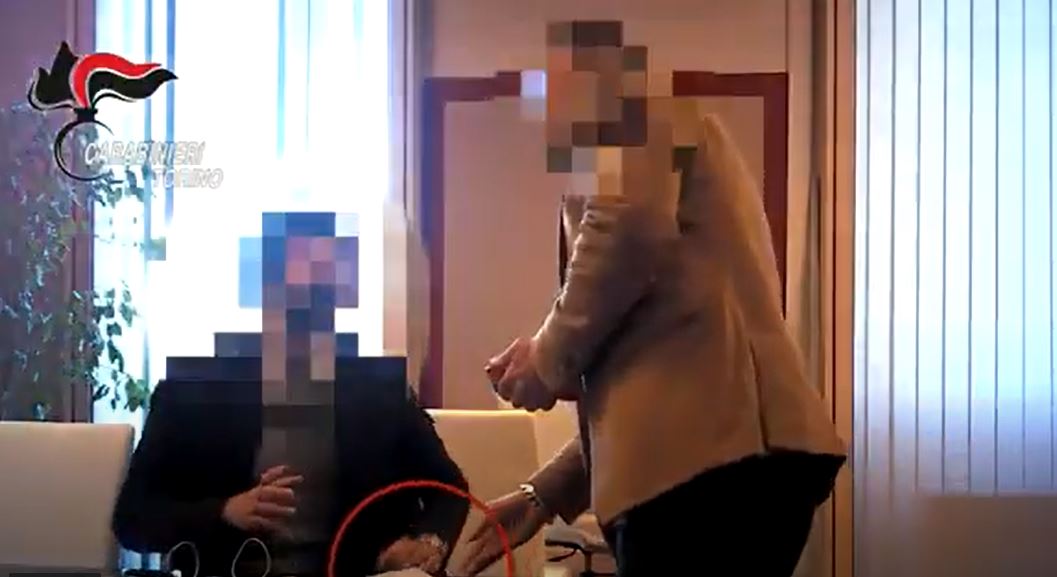 Scopri di più sull'articolo Carabinieri: Eseguite 14 misure cautelari nei confronti di soggetti italiani ritenuti autori di riciclaggio