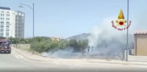 Scopri di più sull'articolo OLBIA: VIGILI DEL FUOCO INTERVENGONO PER SPEGNERE UN ROGO DI STERPAGLIE