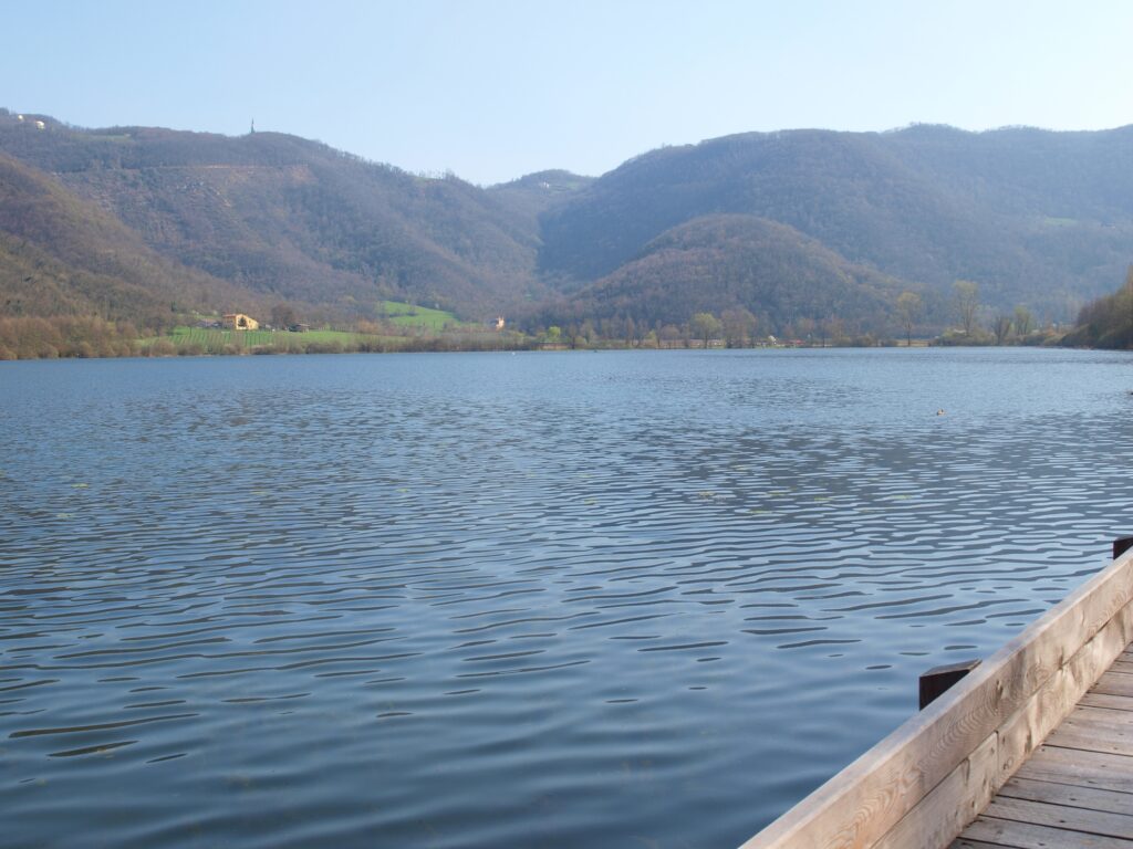 Scopri di più sull'articolo ARCUGNANO: LA GITA FUORI PORTA PER VISITARE LAGO DI FILMON UN PICCOLO PARADISO