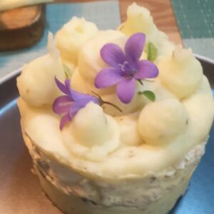 Scopri di più sull'articolo Antipasto purè di patate con erbe provenzali e ripieno