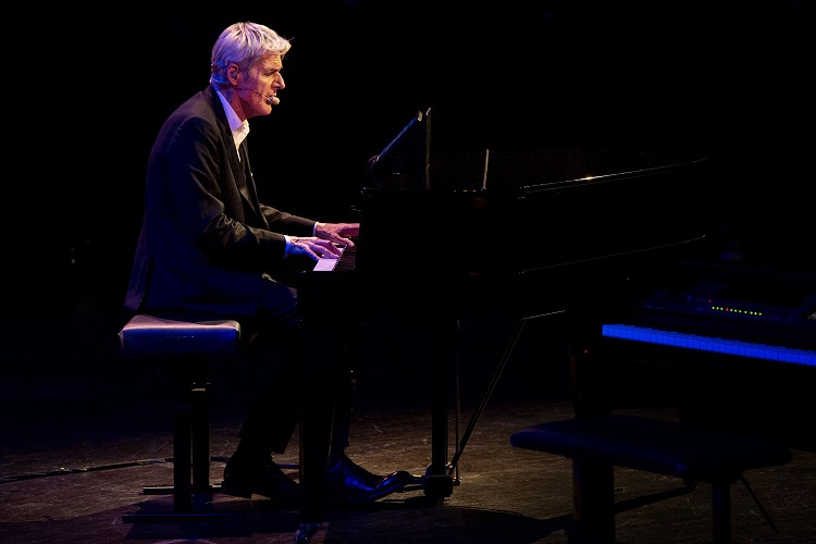 Al momento stai visualizzando CLAUDIO BAGLIONI: a grande richiesta “DODICI NOTE SOLO BIS” 