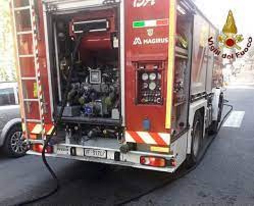 Scopri di più sull'articolo Vigili del fuoco: Roma, incendio devasta un’area all’interno di un parco pubblico