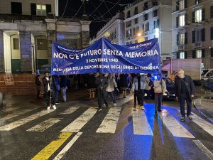 Scopri di più sull'articolo <strong>MARCIA DELLA MEMORIA: A 79 ANNI DALLA DEPORTAZIONE DI 250 EBREI GENOVESI, LA CITTA’ DICE “NO” AD ANTISEMITISMO E RAZZISMO</strong>