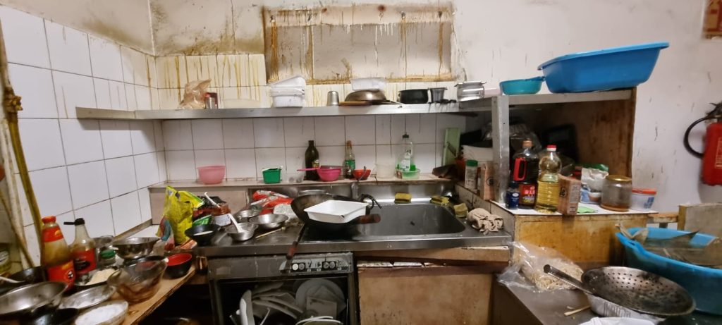 Scopri di più sull'articolo BERGAMO: <strong>Cucina in condizioni disastrose e materie prime avariate, denunciata la titolare di un sushi-bar</strong>