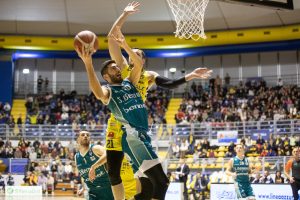 Scopri di più sull'articolo TORINO: OTTOVOLANTE CANTU’ BATTE TORINO MA CHE FATICA