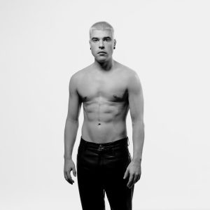 Scopri di più sull'articolo MUSICA: “CRISI DI STATO” DA OGGI IL NUOVO DI FEDEZ