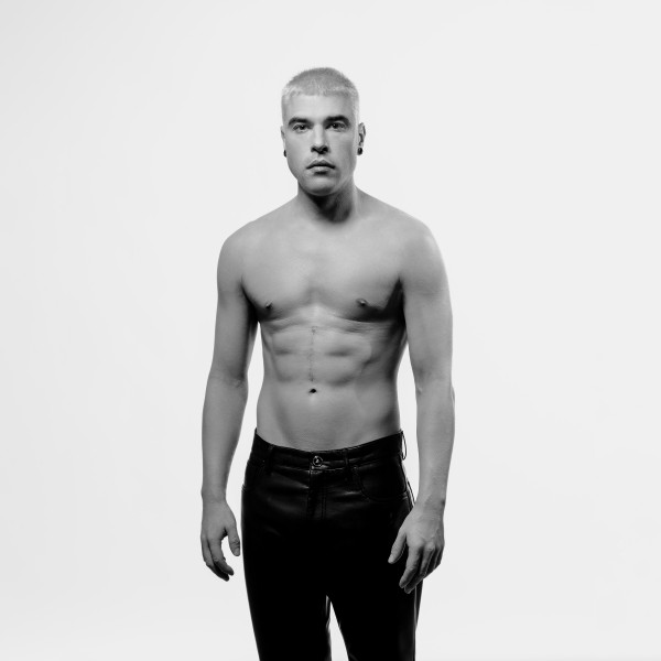 Scopri di più sull'articolo MUSICA: “CRISI DI STATO” DA OGGI IL NUOVO DI FEDEZ