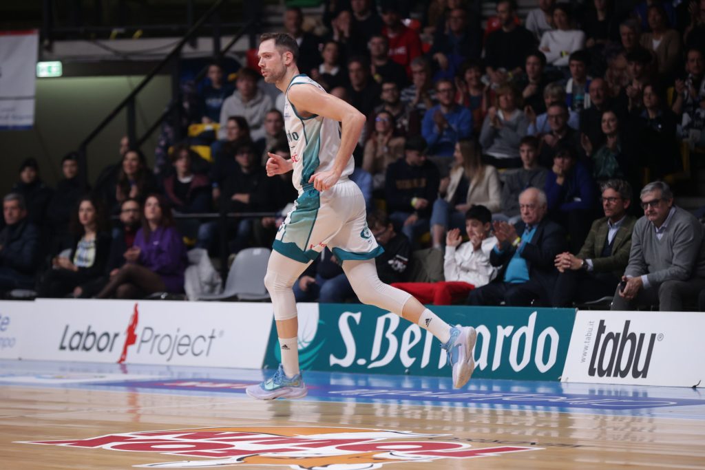 Scopri di più sull'articolo CANTU’: SAN BERNARDO STENDE VANOLI NEL BIG MATCH