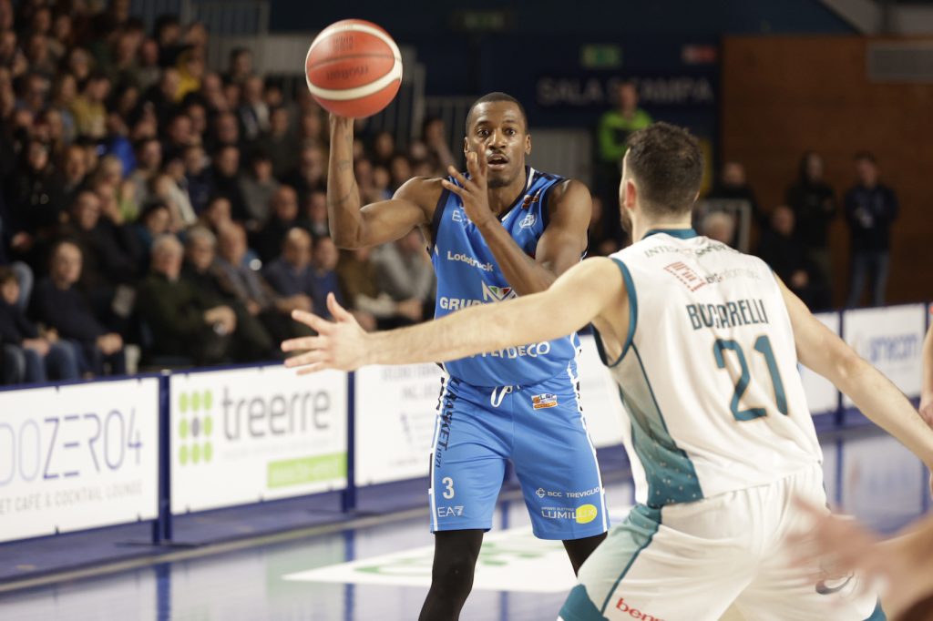 Scopri di più sull'articolo LA BLU BASKET BATTE LA CAPOLISTA CANTÙ