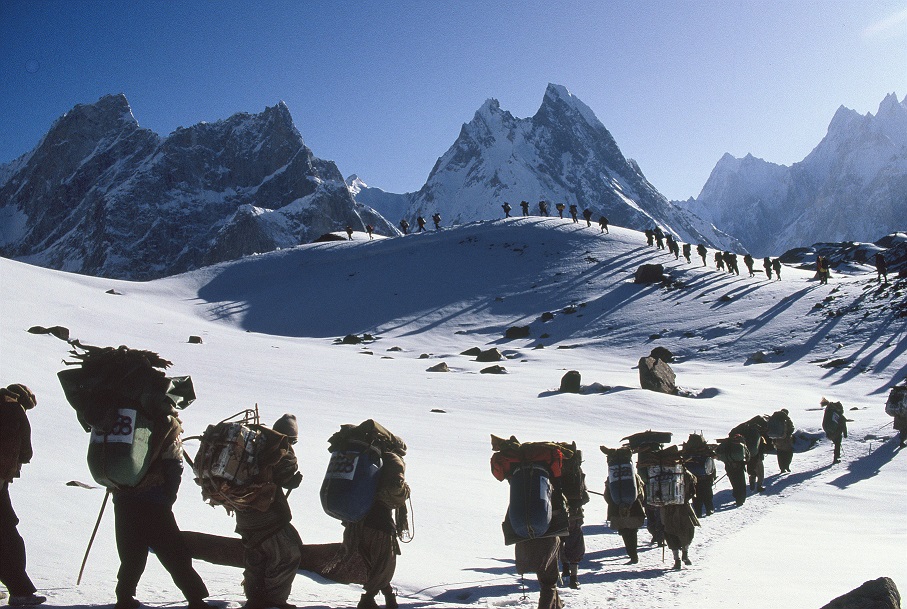 Scopri di più sull'articolo “SALENDO DAL MARE”, A PALAZZO DUCALE UNA MOSTRA FOTOGRAFICA SULL’ALPINISTA GENOVESE GIANNI CALCAGNO