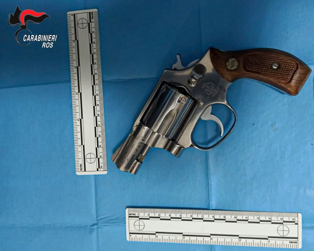 Scopri di più sull'articolo Matteo Messina Denaro, durante la perquisizione dell’abitazione rinvenuta una pistola