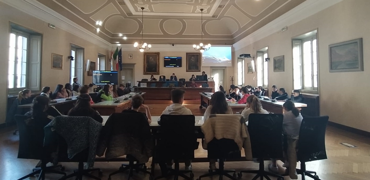 Al momento stai visualizzando Consiglio comunale Lecco: Una mattinata in comune: gli studenti in municipio