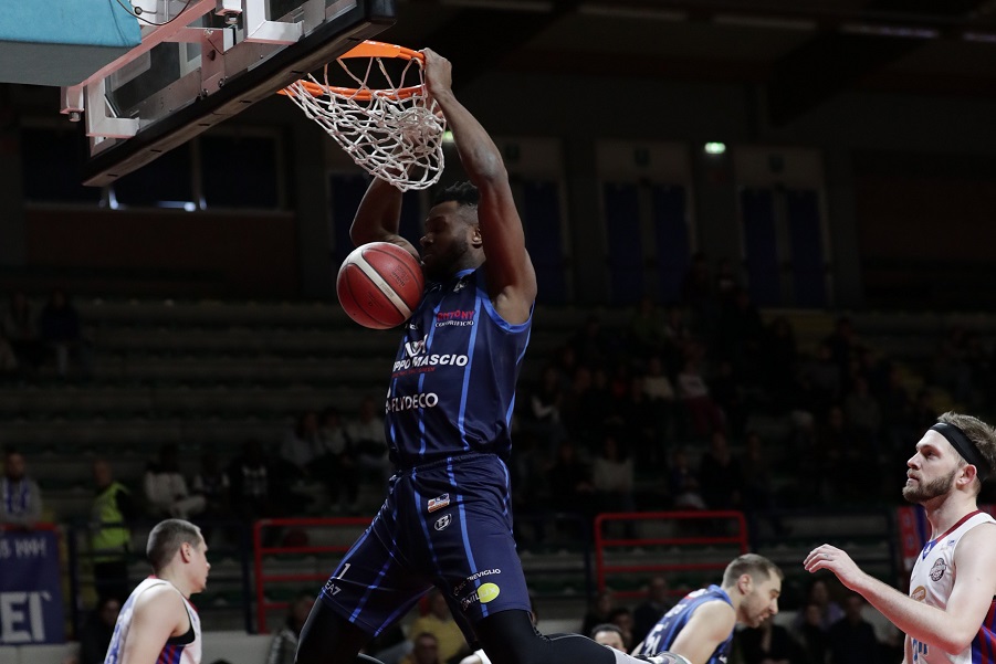 Scopri di più sull'articolo BLU BASKET, SCIVOLONE A CASALE MONFERRATO