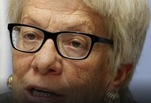 Scopri di più sull'articolo ROMA: “SE PUNTIN FARA’ UN PASSO FUORI DALLA RUSSIA FINIRA’ CON LA CARTA IGIENICA DEL CARCERE” LO DICE CARLA DEL PONTE