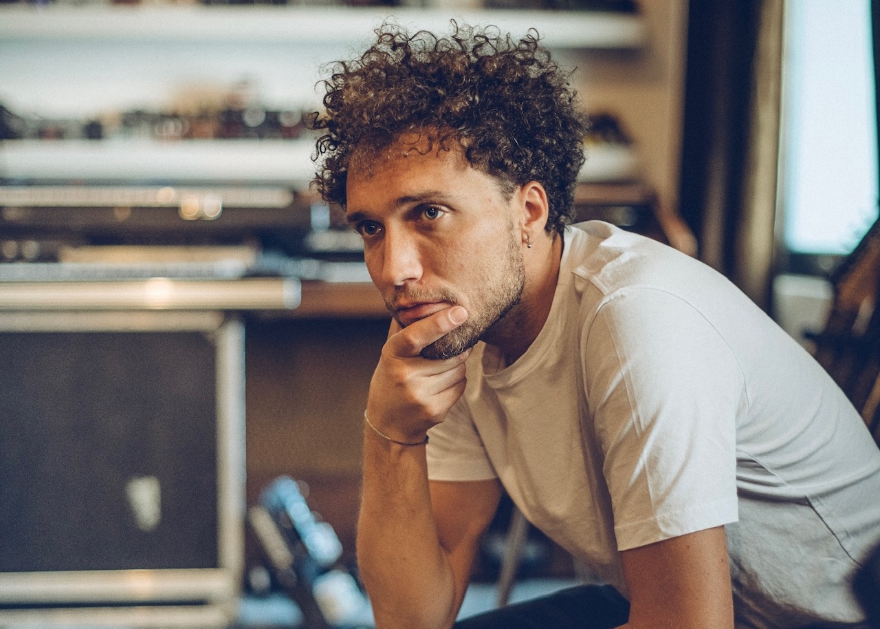 Al momento stai visualizzando MUSICA: “ALGORITMO” IL NUOVO DI GIOVANNI SANTESE IN TOUR AD APRILE