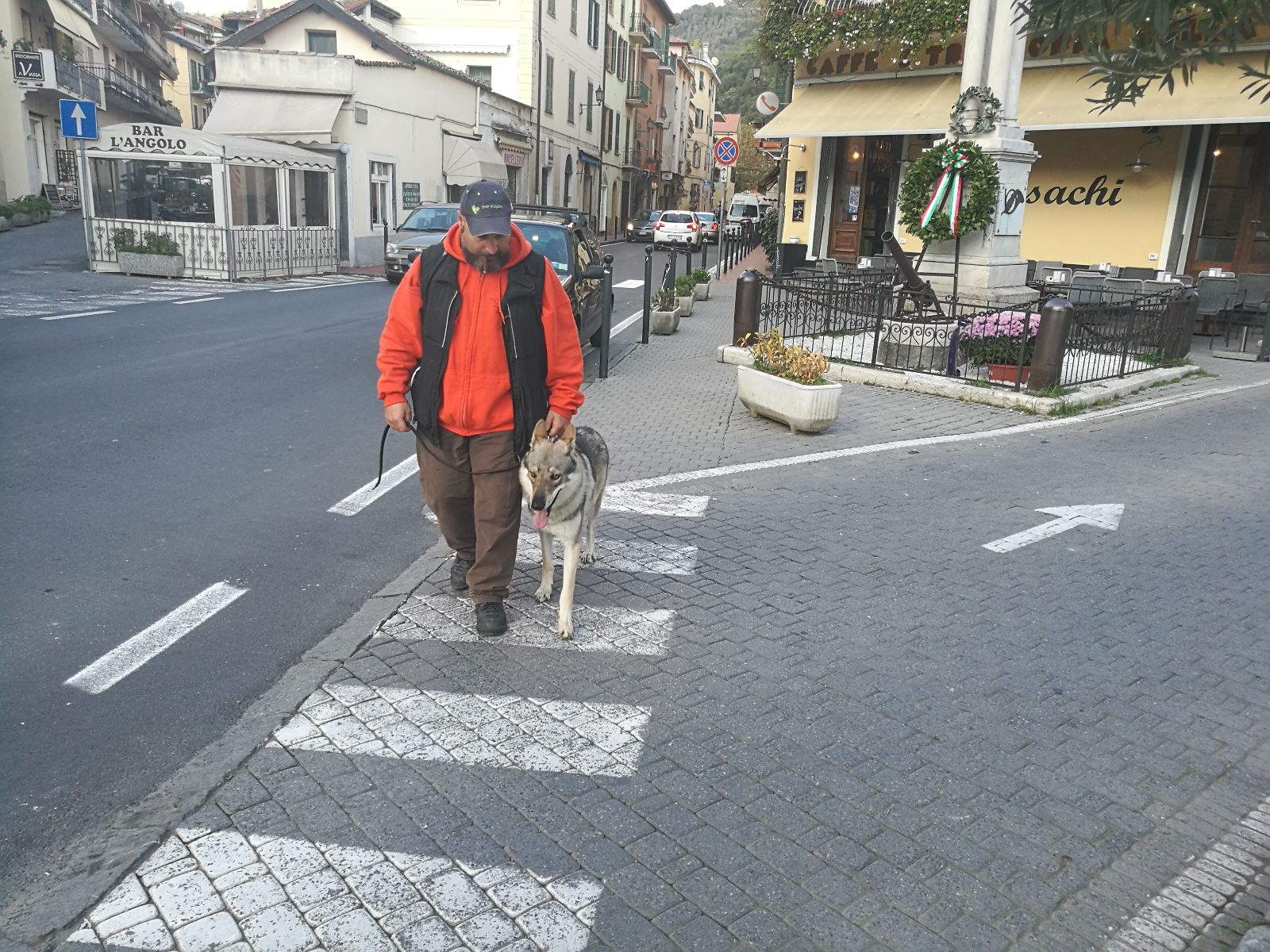 Al momento stai visualizzando IMPERIA: Daniele Di Lauro Responsabile settore Tecnico Cinofilo di FCC Italia ospite nell’asso a quattro zampe