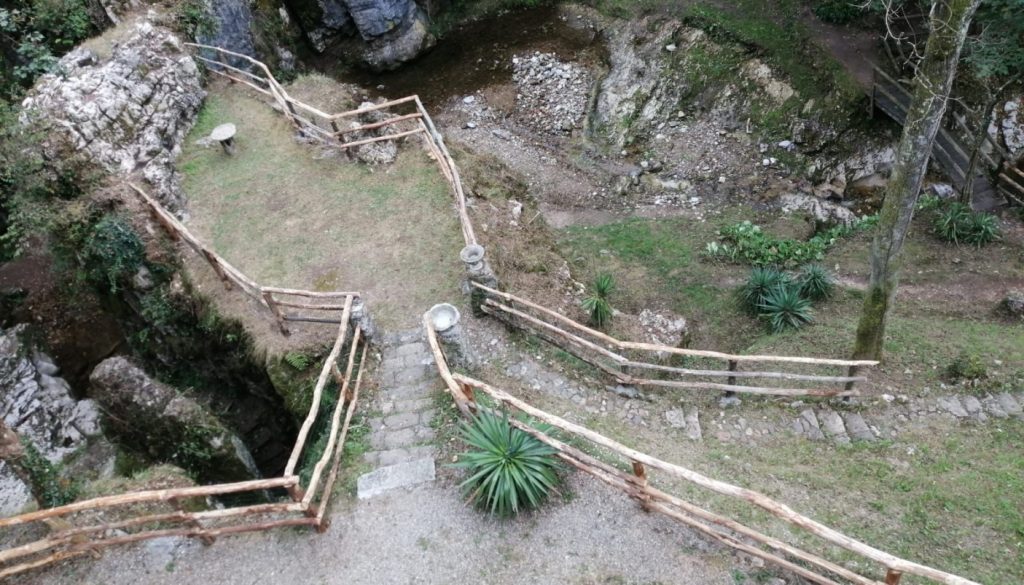 Scopri di più sull'articolo PIEMONTE: IL PARCO DEL MONTE FENERA, TRA GROTTE, SIRENE E SIBILLE