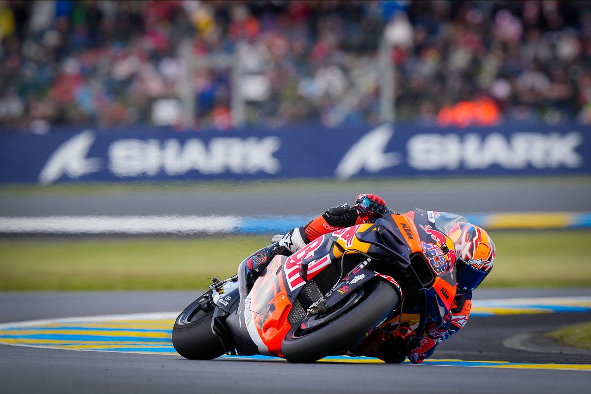 Al momento stai visualizzando MOTOGP: JACK MILLER SPINGE FORTE AL PRIMO GIORNO DELLE PROVE DI FRANCIA