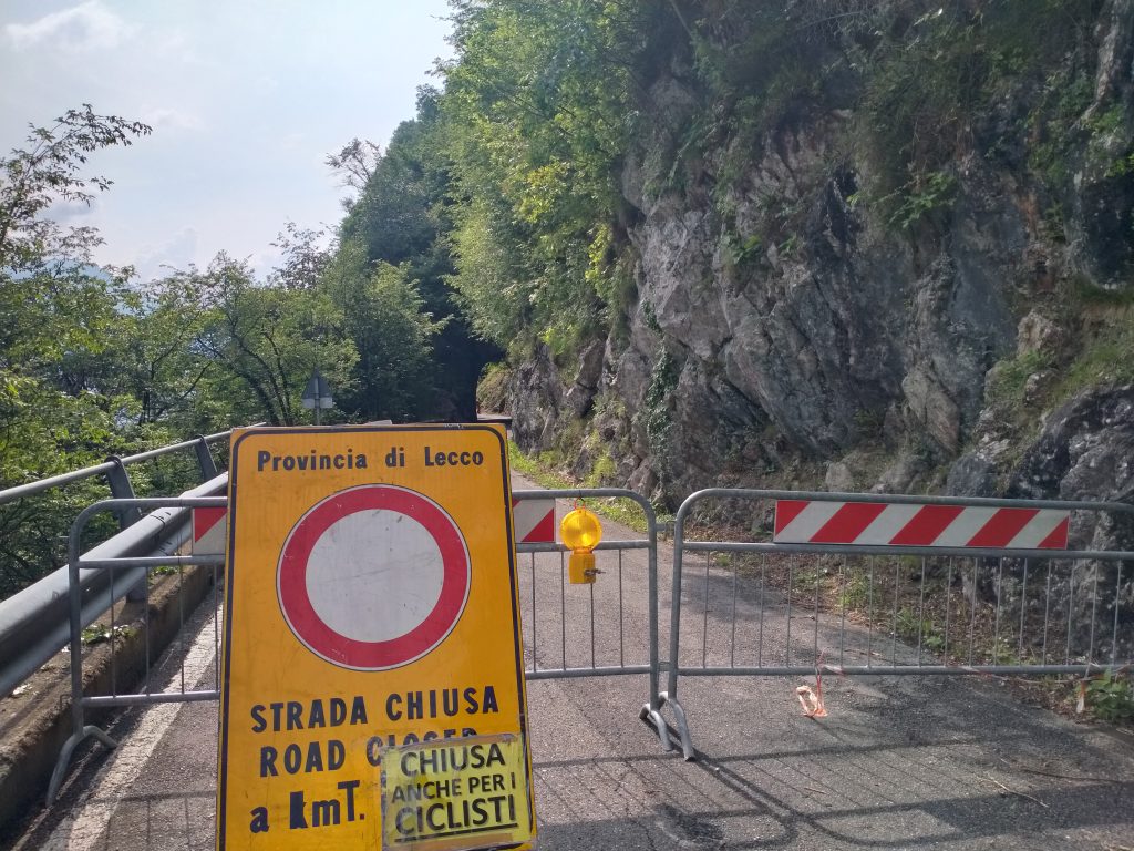 Scopri di più sull'articolo VALBRONA: ISTITUITO IL SENSO ALTERNATO IN DIREZIONE ONNO CAUSA FRANA