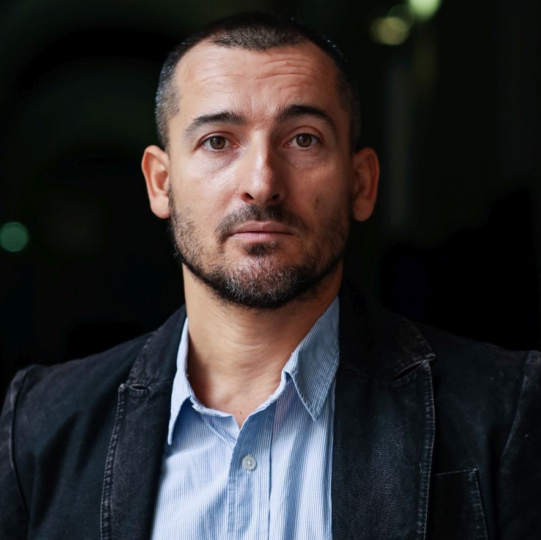 Scopri di più sull'articolo Grande successo a Manhattan per l’attore e psicanalista MARCO VERGANI