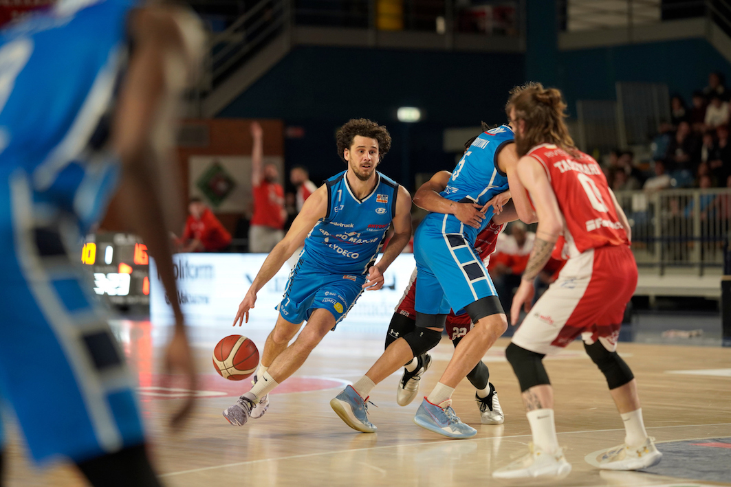 Al momento stai visualizzando BLU BASKET KO IN GARA1: RIMINI AVANTI