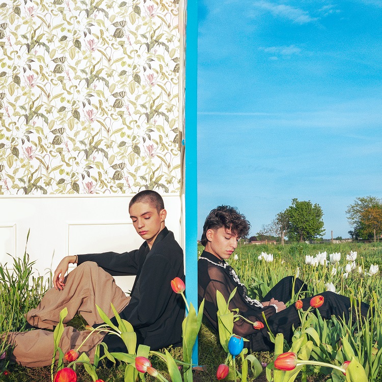 Al momento stai visualizzando MATTEO ROMANO feat Luigi Strangis – “Tulipani Blu”