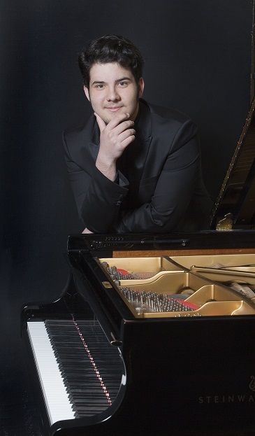 Al momento stai visualizzando Talenti al pianoforte: Nicolò Cafaro, il vincitore del Premio Venezia  