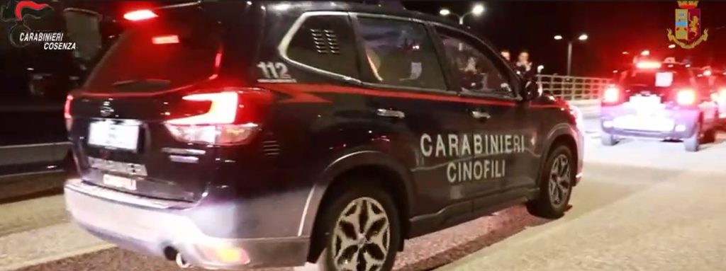 Scopri di più sull'articolo ‘NDRANGHETA – TRAFFICO DI STUPEFACENTI, ESTORSIONI E FAVOREGGIAMENTO DI LATITANTI