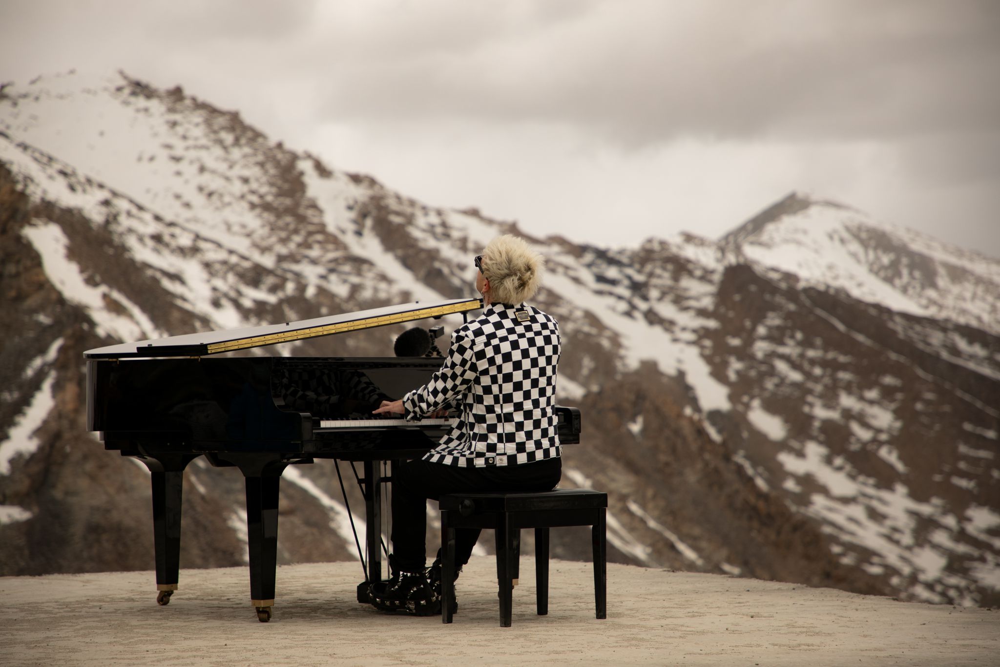 Al momento stai visualizzando DAVIDE LOCATELLI ha conquistato il GUINNESS WORLD RECORDS™ “Highest altitude grand piano performance”!