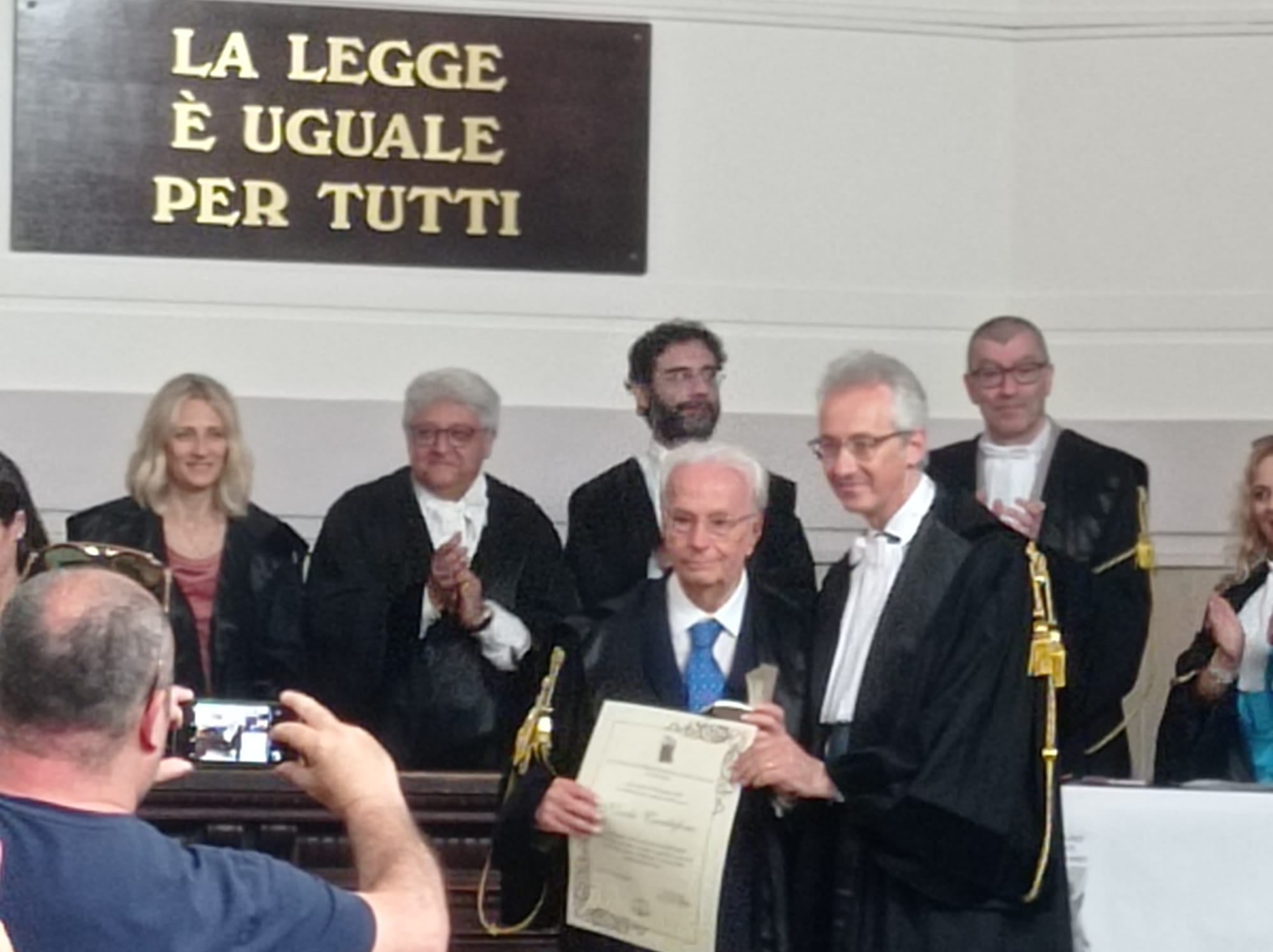 Scopri di più sull'articolo CATANZARO: L’avv. Cantafora festeggia i 60 anni di professione forense